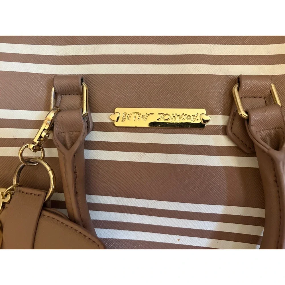 Betsey Johnson Tan White Striped Heart Quilted Satchel Crossbody Bag Bow Charm
